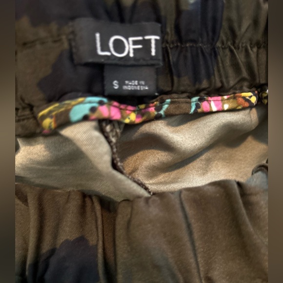 Floral print cropped wide leg pants from the Loft - your new favorite! - Picture 3 of 4